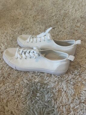 The Fashion Supply Everyday Low-Top Lace-up Canvas Sneakers in White Shoes 11